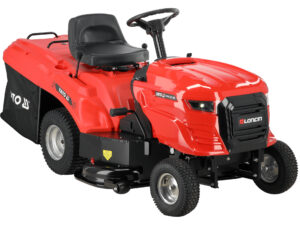 TRACTORAȘ TUNS IARBA